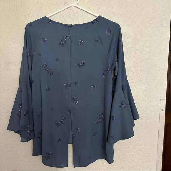 LC‎ Lauren Conrad | Blue Floral High Low Bell Sleeve Blouse Size Small - Picture 5 of 9